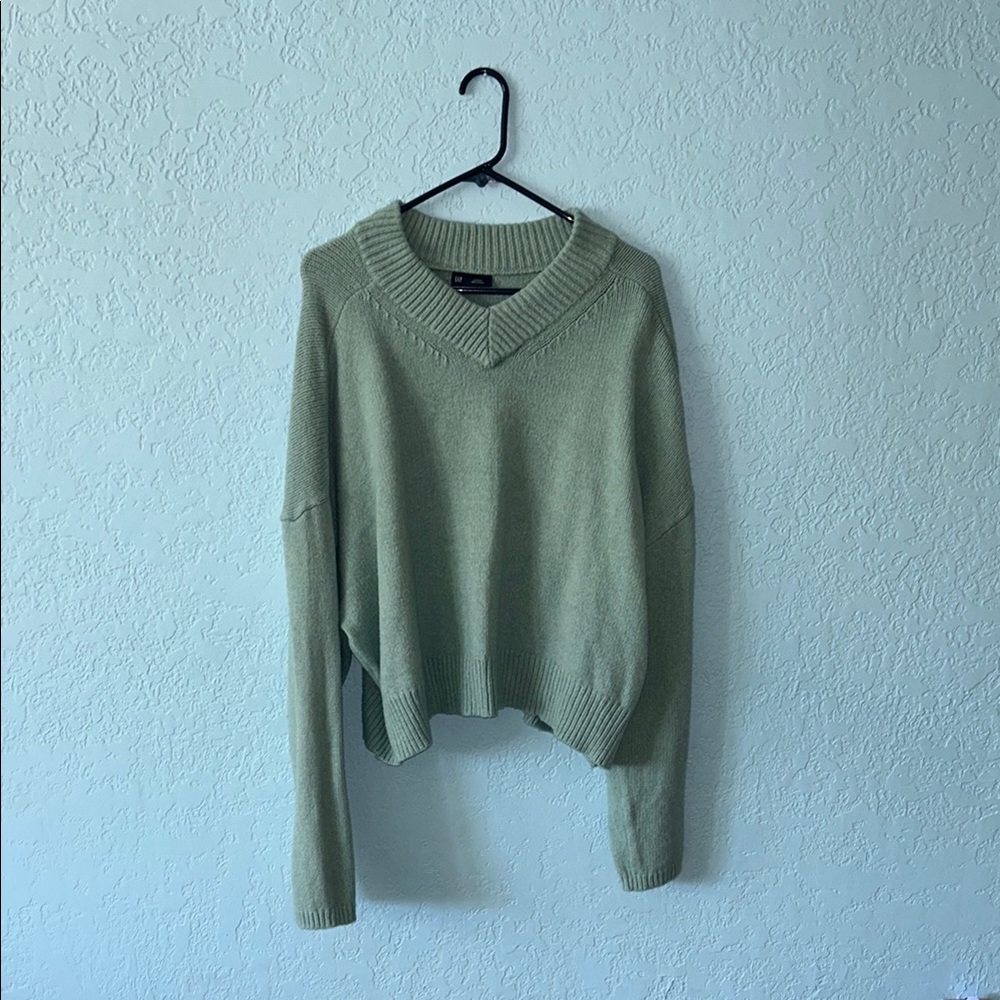 GAP Green V-Neck Sweater Knit Long Sleeve